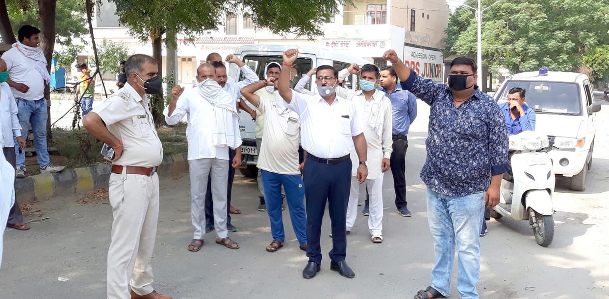 The dispute between the ardhiyas and police going on in the Pipli rally continued throughout the day
