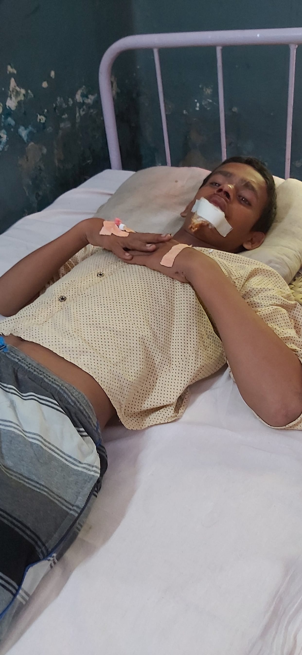 Youth falls from 30-foot-high mosque, condition critical