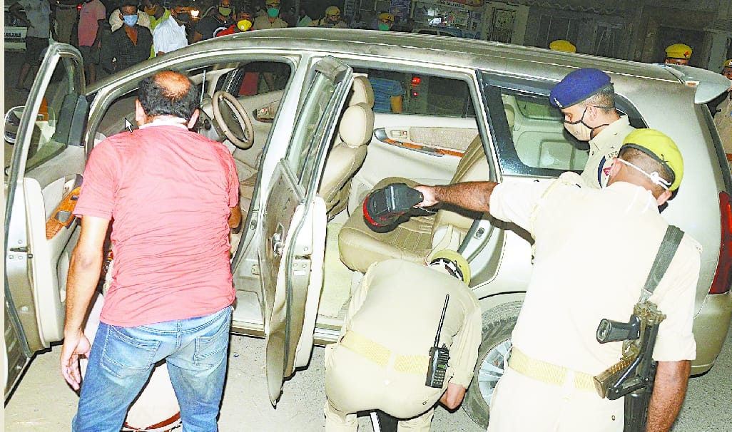 Dead body found in closed Innova, blood was coming out of the ear