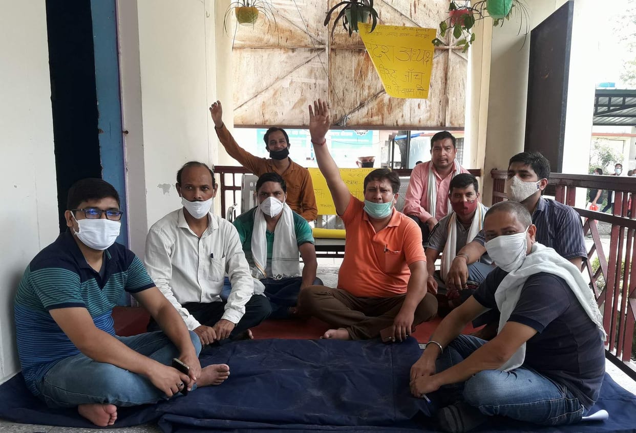 Thunder workers, picket-demonstrations in tehsil headquarters
