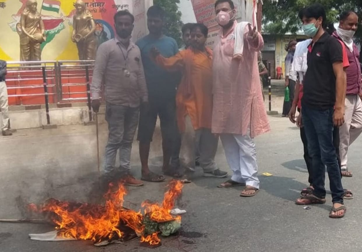 EXEN effigy burnt in protest against power cut