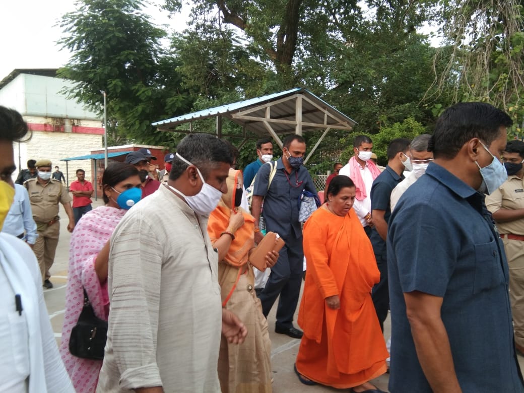 uma bharti condemm maharastra goverment over kangana