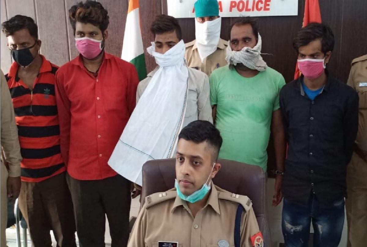 police arrested five miscreants including gang leader of robbers in agra