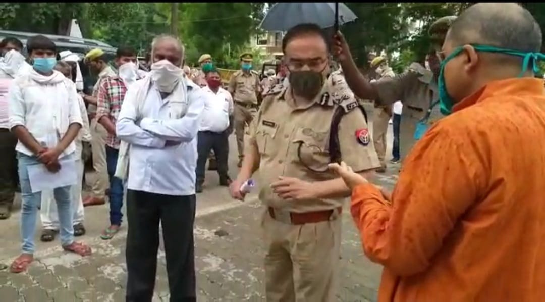 Prayagraj Crime News Allahabad Three others, including two inspectors, fell after former SSP Abhishek was initiated, suspended