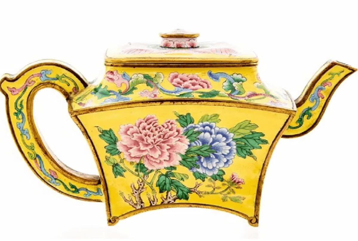 coronavirus lockdown britain man found rare teapot worth 95 lakh rupees during house cleaning