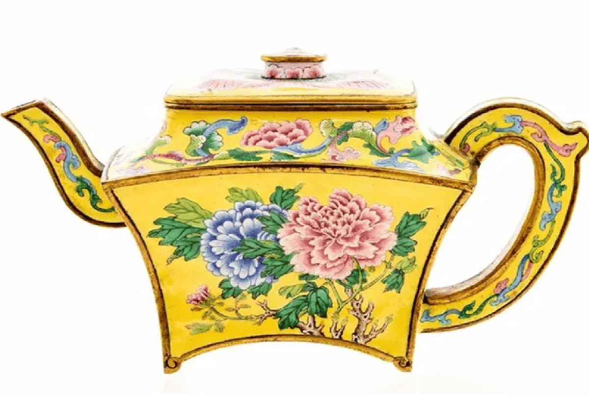 coronavirus lockdown britain man found rare teapot worth 95 lakh rupees during house cleaning