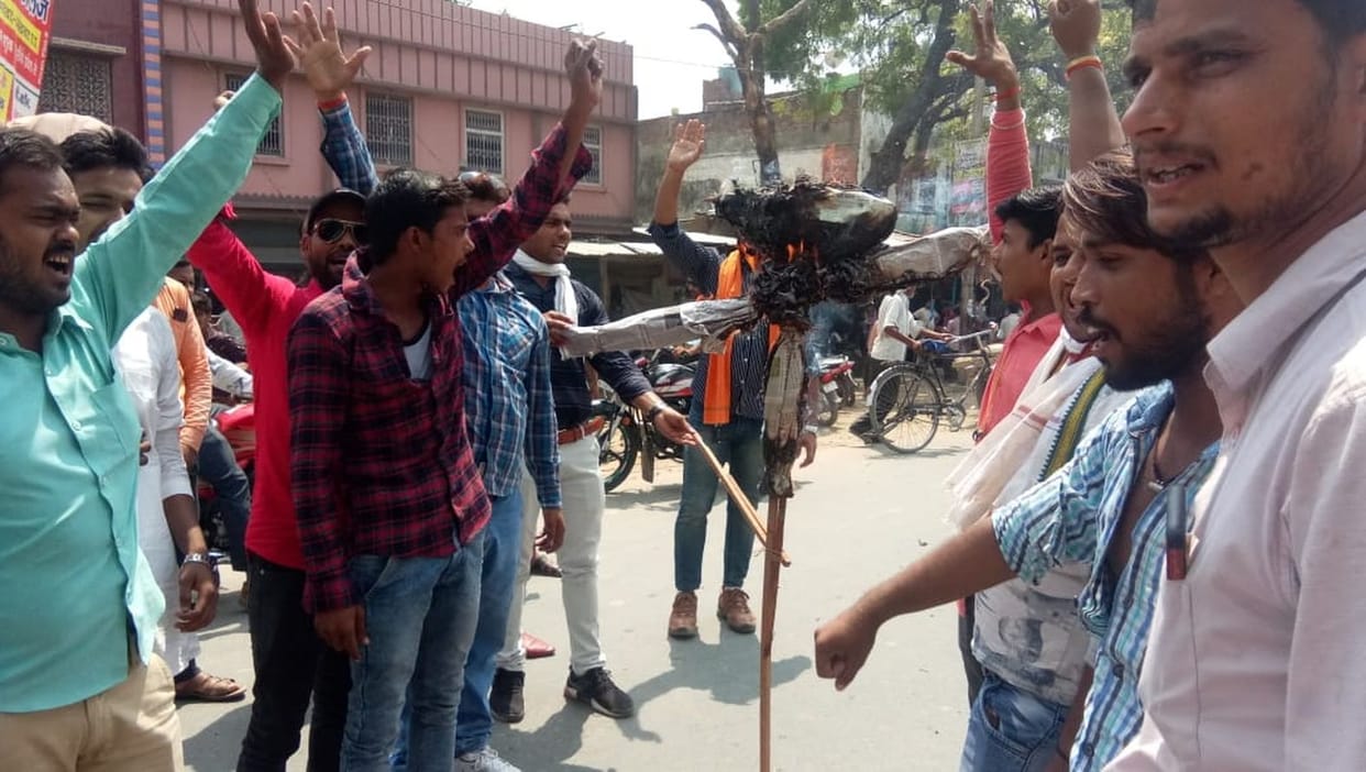 Kangana's support, burnt effigy of Sanjay Raut
