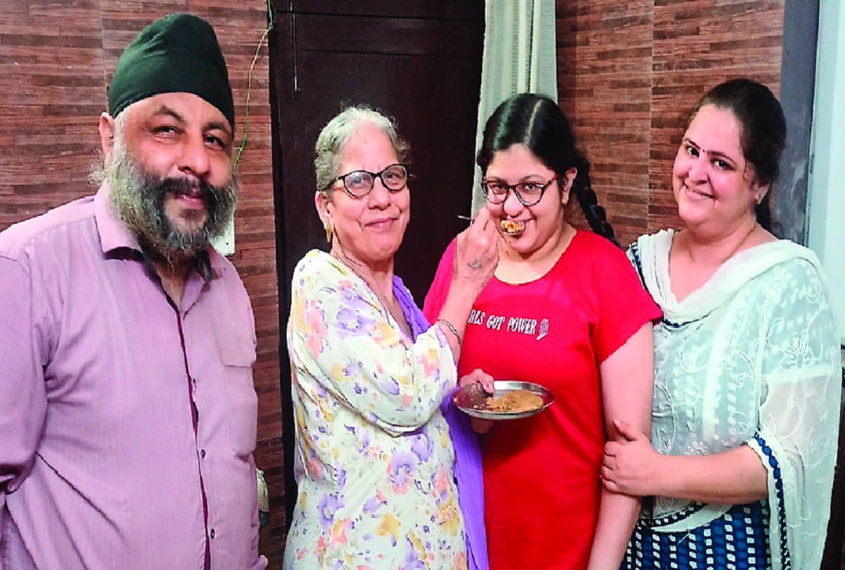 Tapishi of Brass city topped the state in girls category in the result of IIT