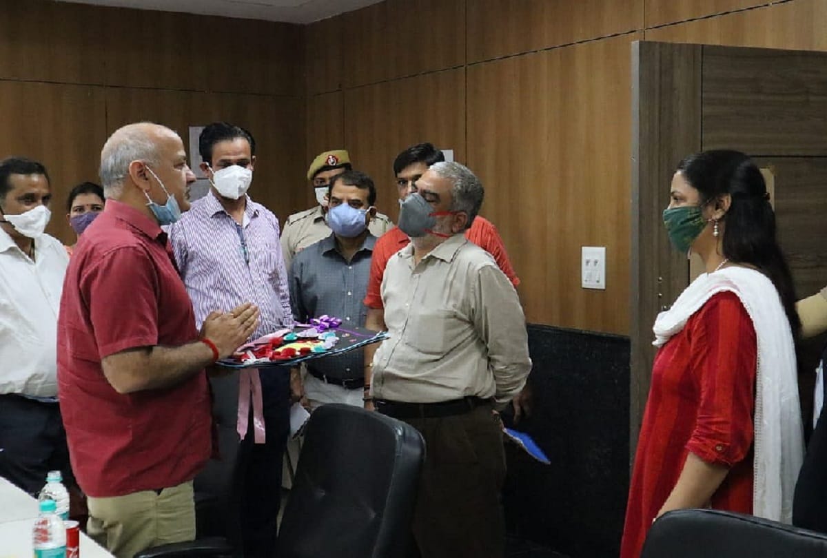 Deputy Chief Minister Manish Sisodia said, it is necessary to change the course with time