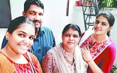 Successful candidates home celebration as soon as UPPCS result arrives