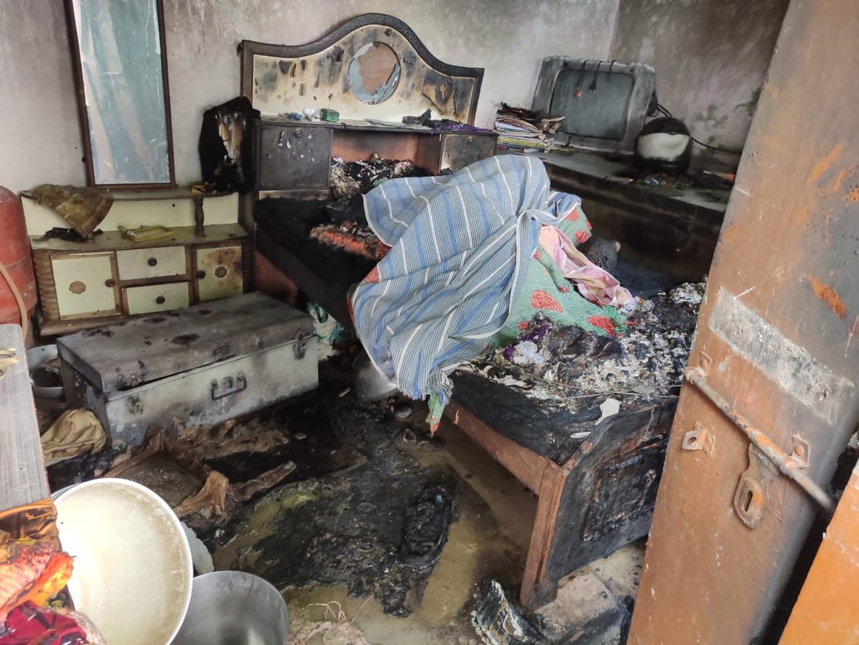 Fire in Jaunpur UP News:  One woman and two boys, died in a short circuit accident in Jaunpur