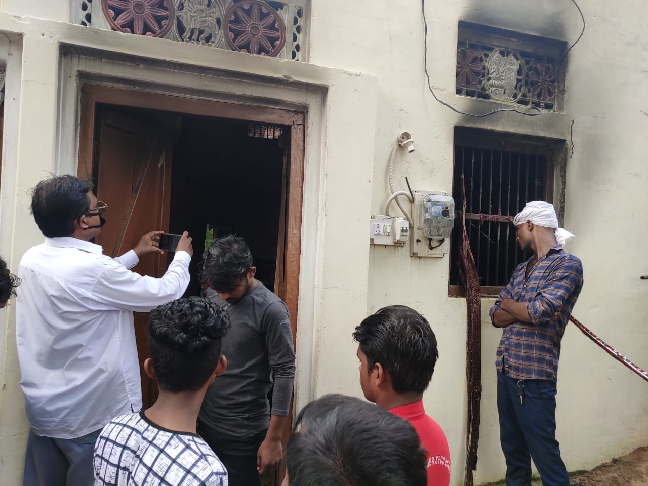 Fire in Jaunpur UP News:  One woman and two boys, died in a short circuit accident in Jaunpur