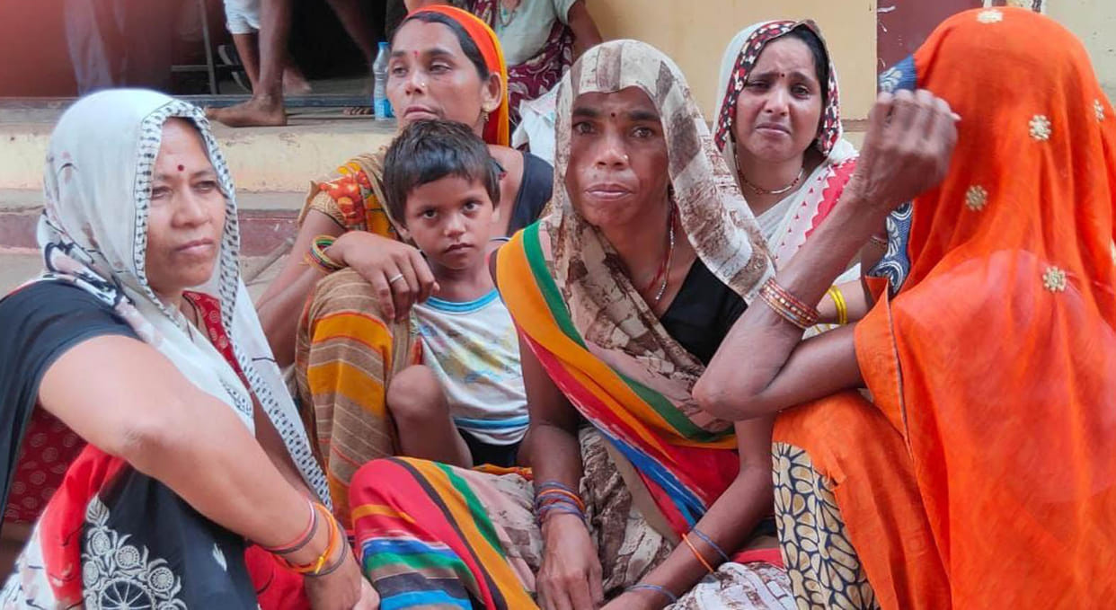 Youth and two children die due to lightning, two scorched