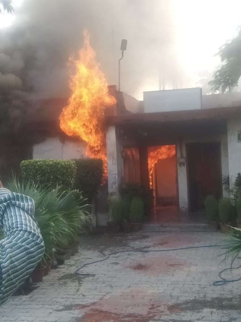 Fire in AMU'S MM hall