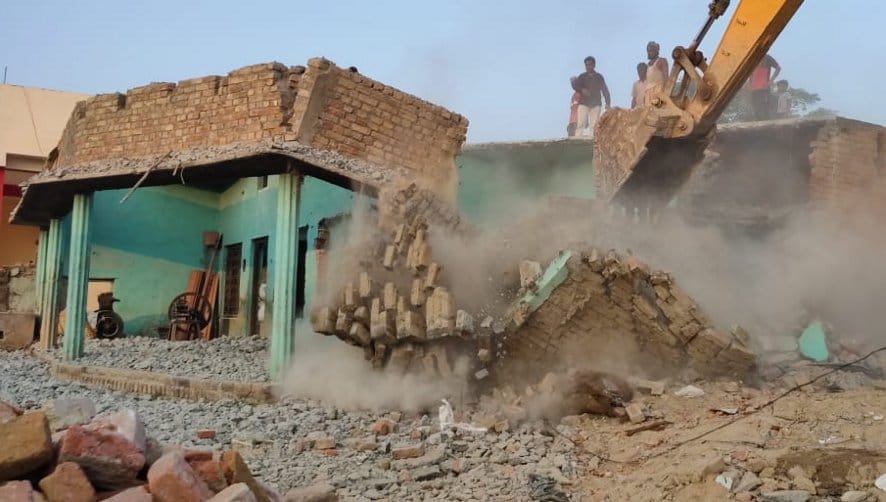 Encroachment in forelane construction collapsed
