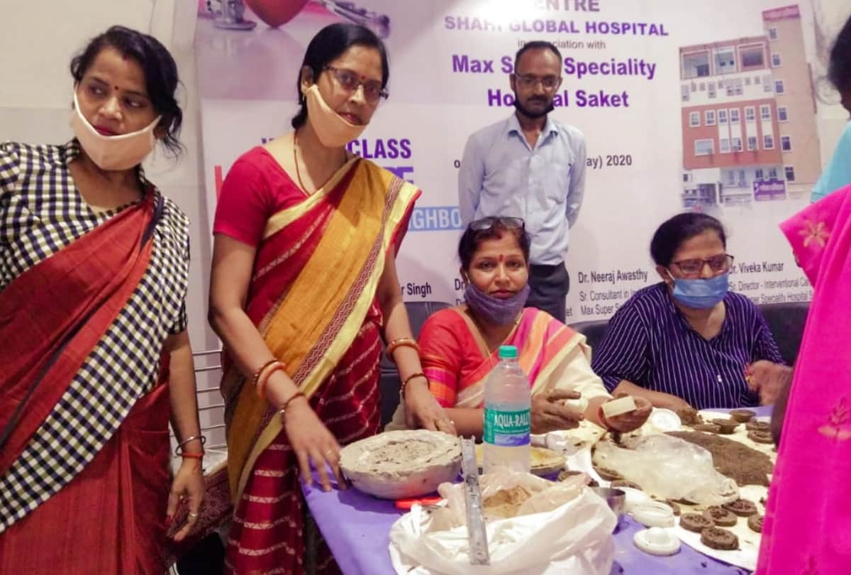 Laxmi-Ganesh murti of cow dung made in Gorakhpur will give competition to statue of China