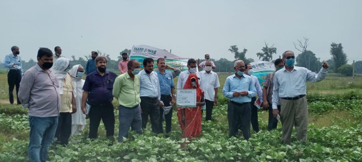 Former Vice Chancellor of BHU Prof. Punjab Singh inspects villages, insists farmers to become financially self-reliant