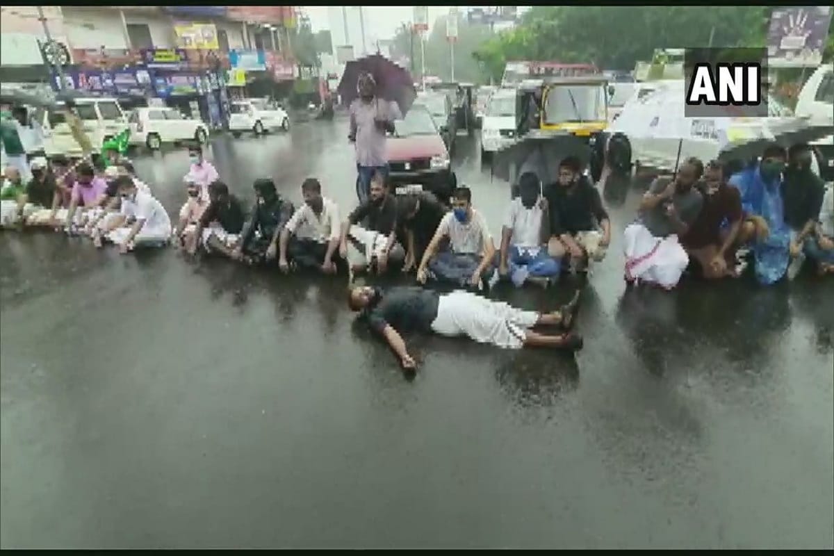 Kerala gold Smuggling case bjp yuva morcha protest against state minister and asked for resignation