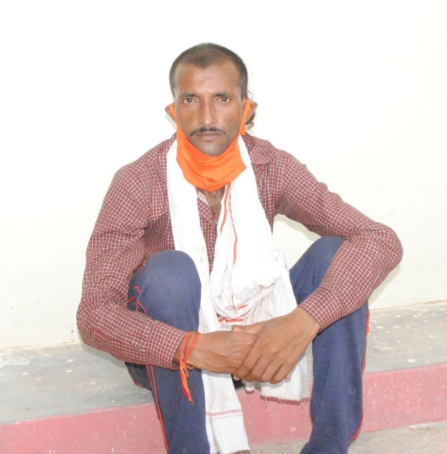 corona positive bandi ko police ne dabocha