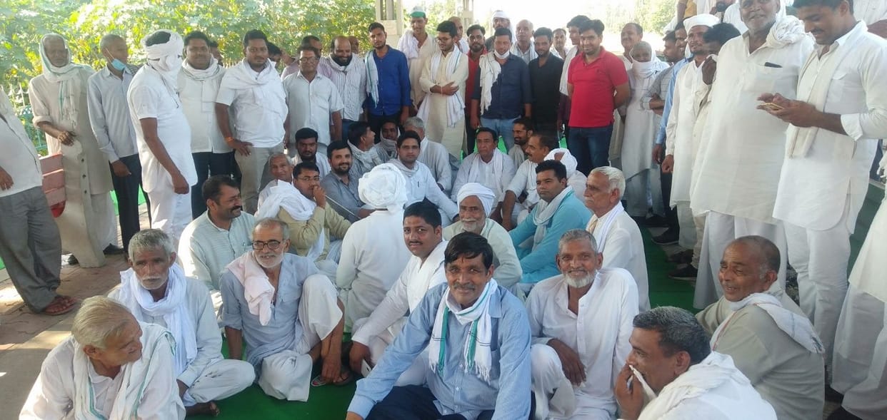 RLD picket at Mansoorpur railway station