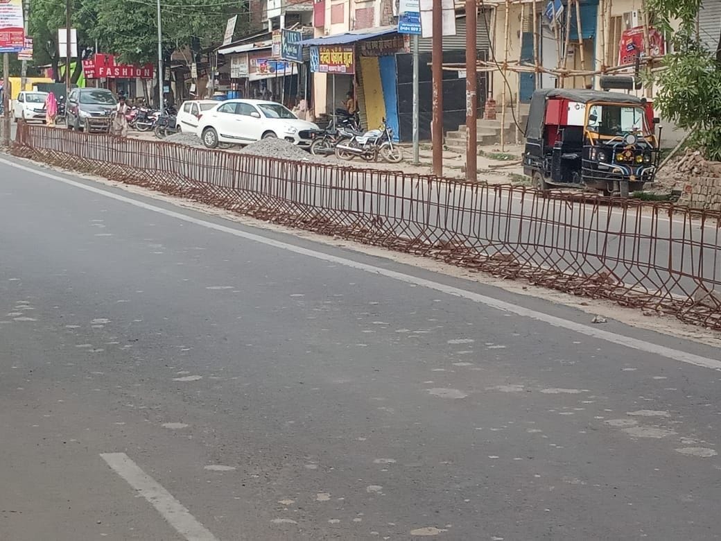 divider work stop in city