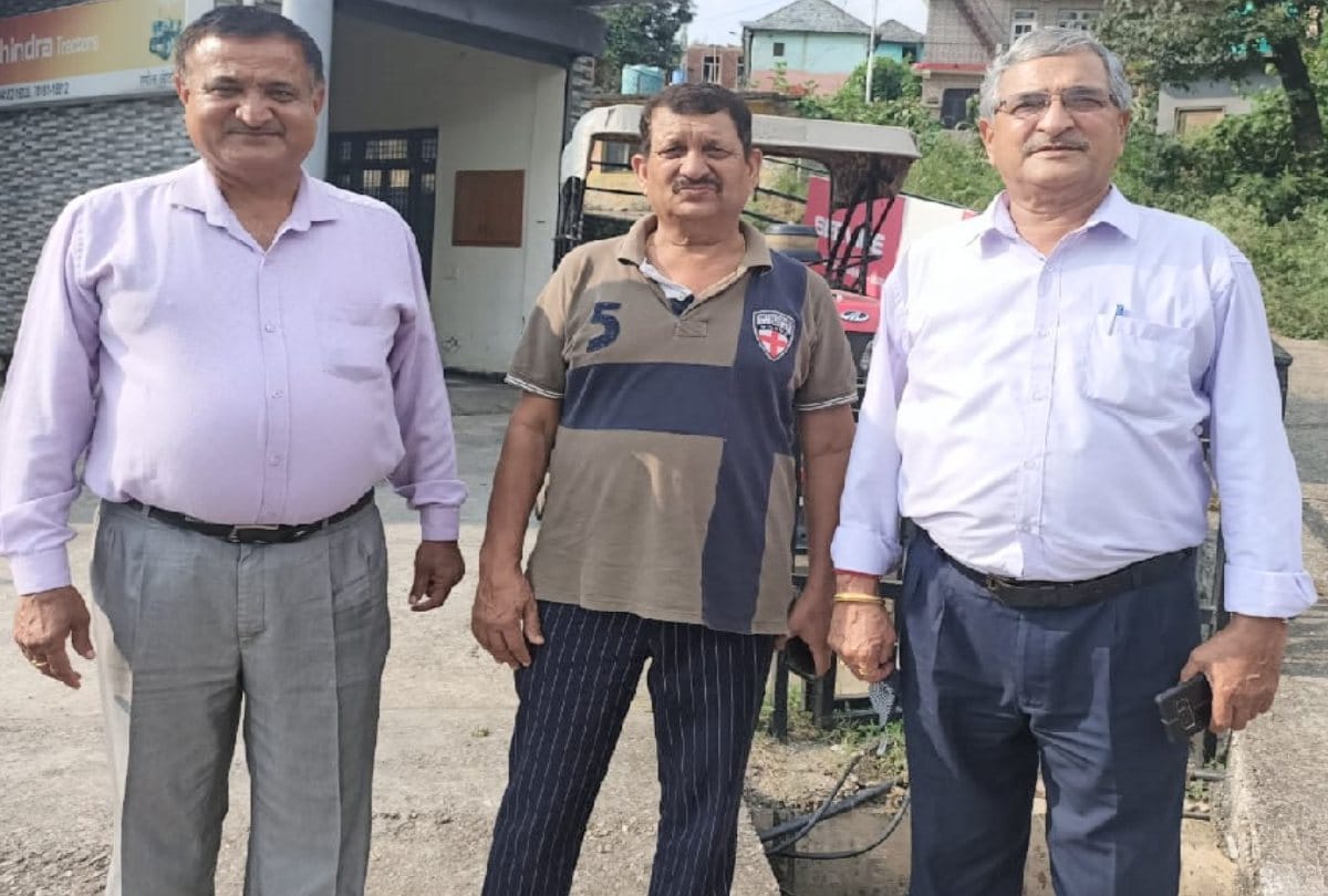 Sarkaghat MLA Colonel Indra Singh met Kangana Ranaut's father