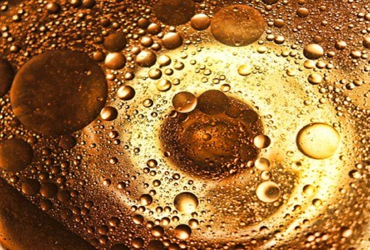 A lady poured boiling oil on her husband in barabanki.