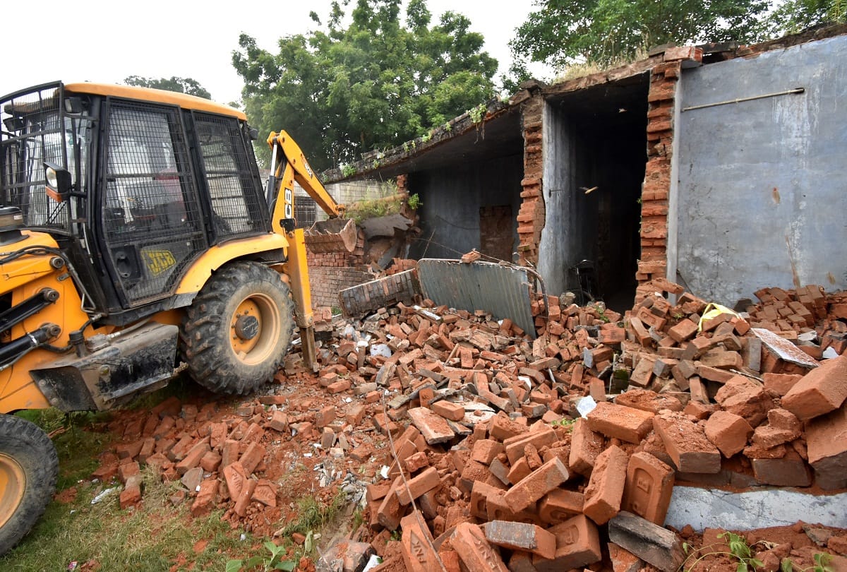 Prayagraj Ateeq Ahmed News: Bulldozers of Atiq's cousin's property worth crores Allahabad