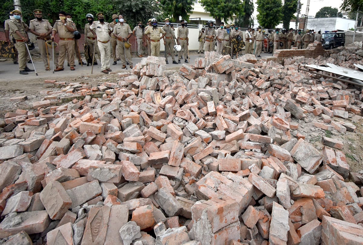 Prayagraj Ateeq Ahmed News: Bulldozers of Atiq's cousin's property worth crores Allahabad