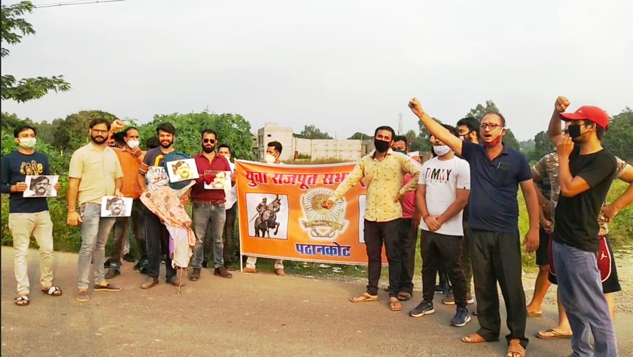 Rajput sabha protest against Sanjay Raut