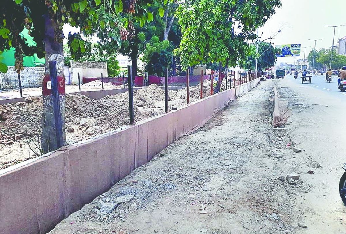 smart city erecting wall between tourists and hotels-restaurants in agra