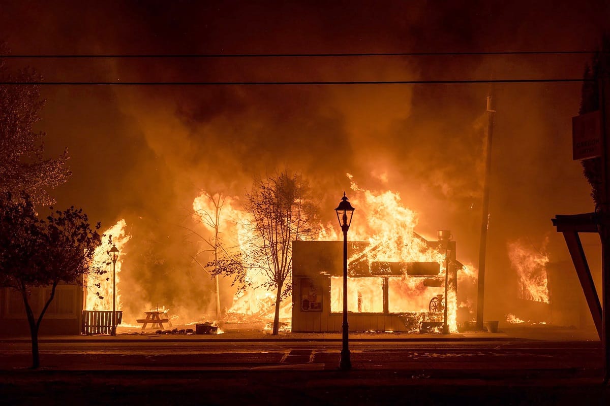 Wildfire killed more than two dozen people in Oregon of America many missing