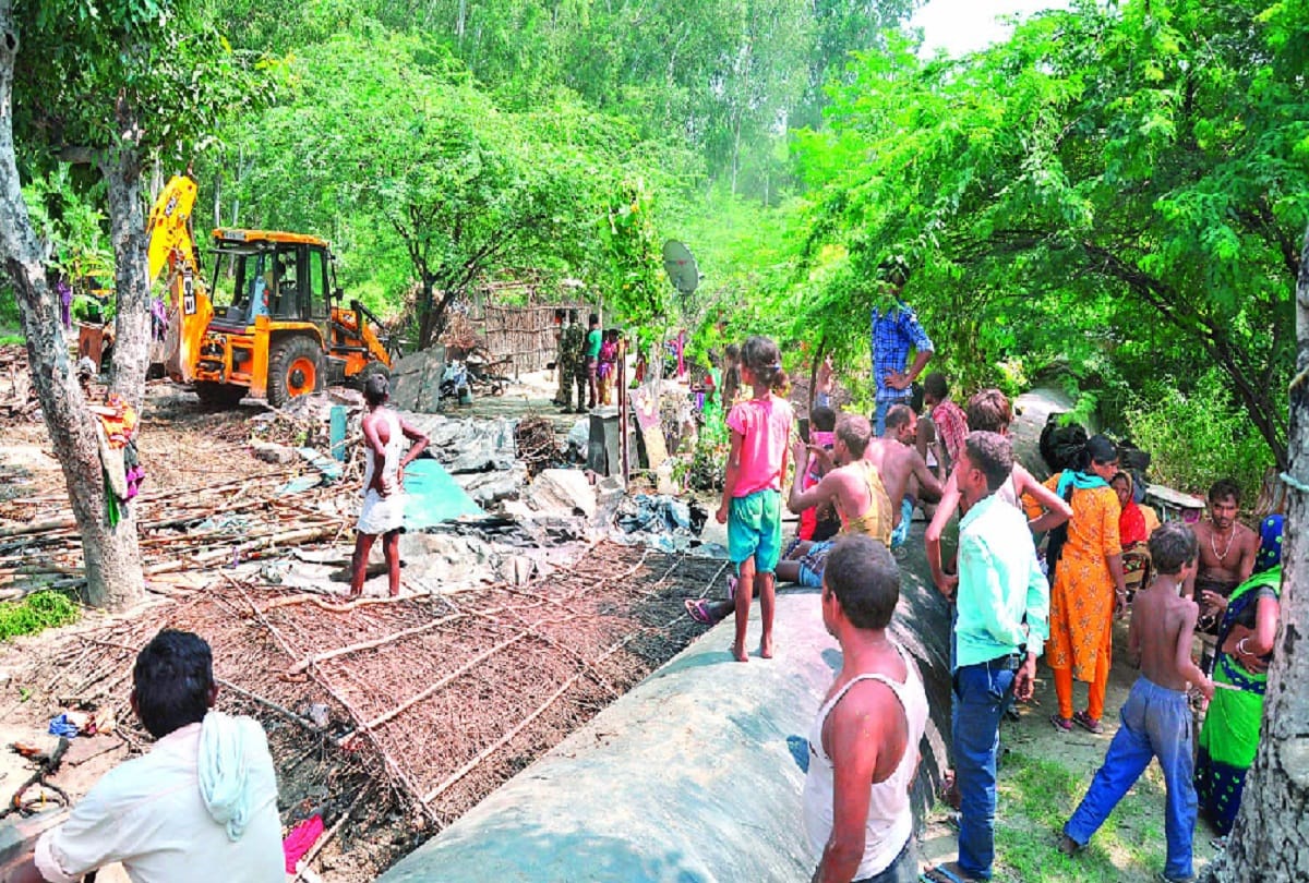 politics on slum near railway lines raises temperature of department 
