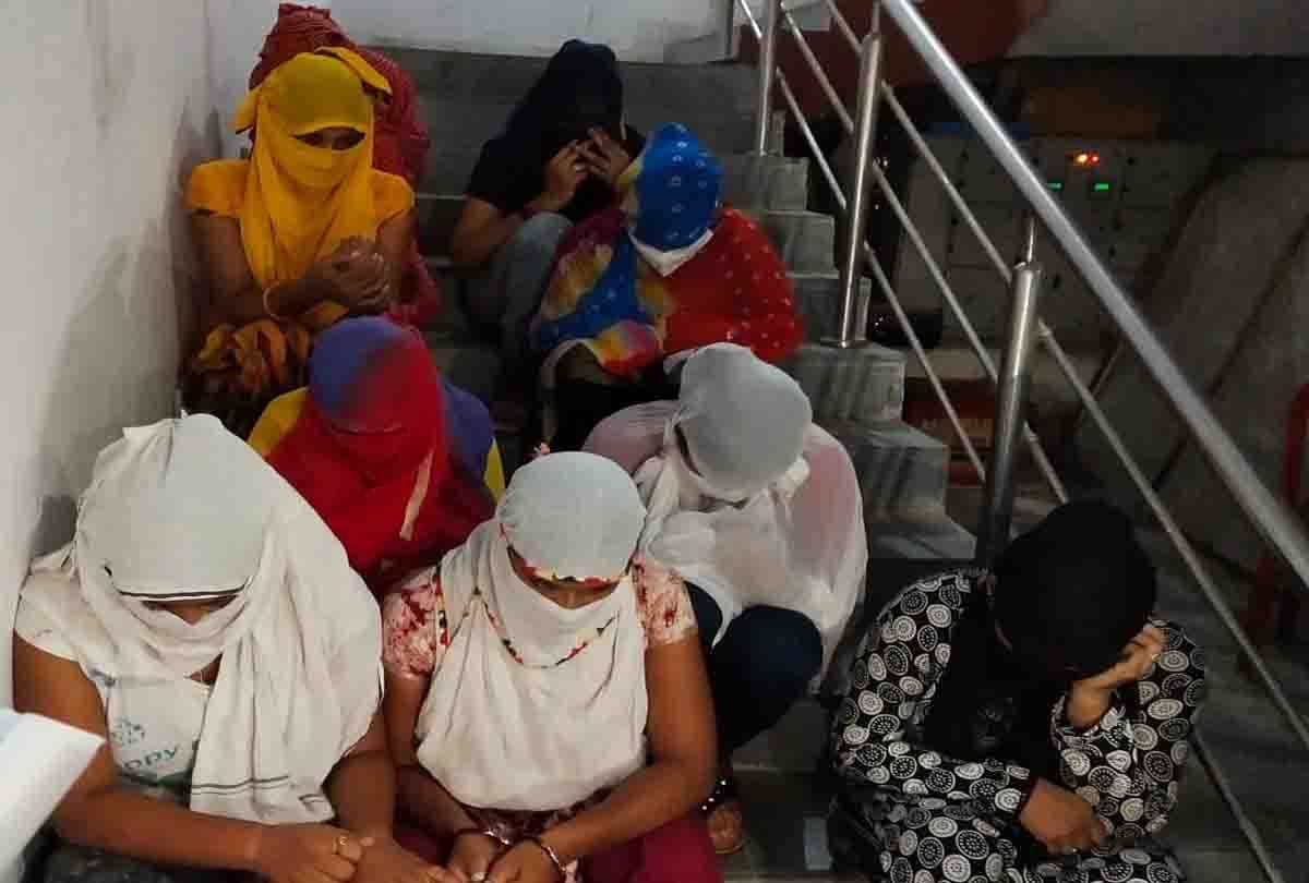 Online brothel racket exposed in kanpur, 20 people arrested
