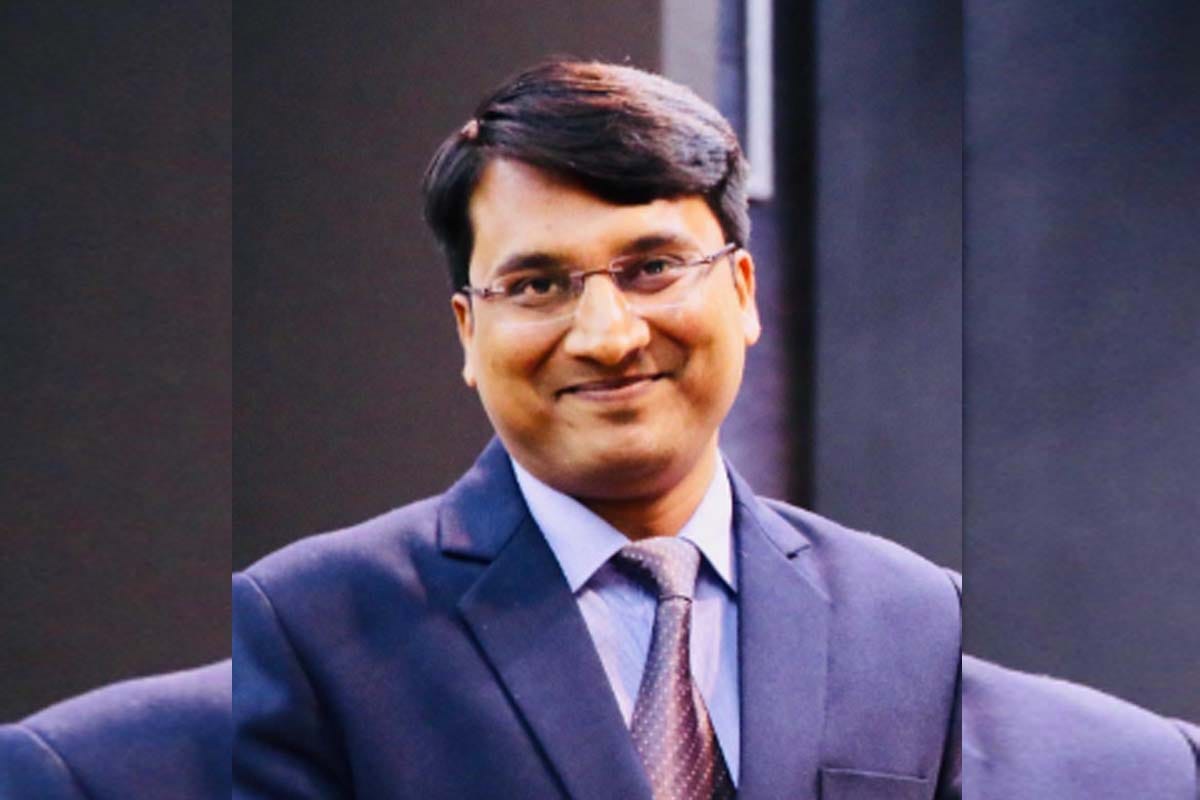Make Hindi your strength not a compulsion' IAS officer Nishant Jain told Hindi as the best language