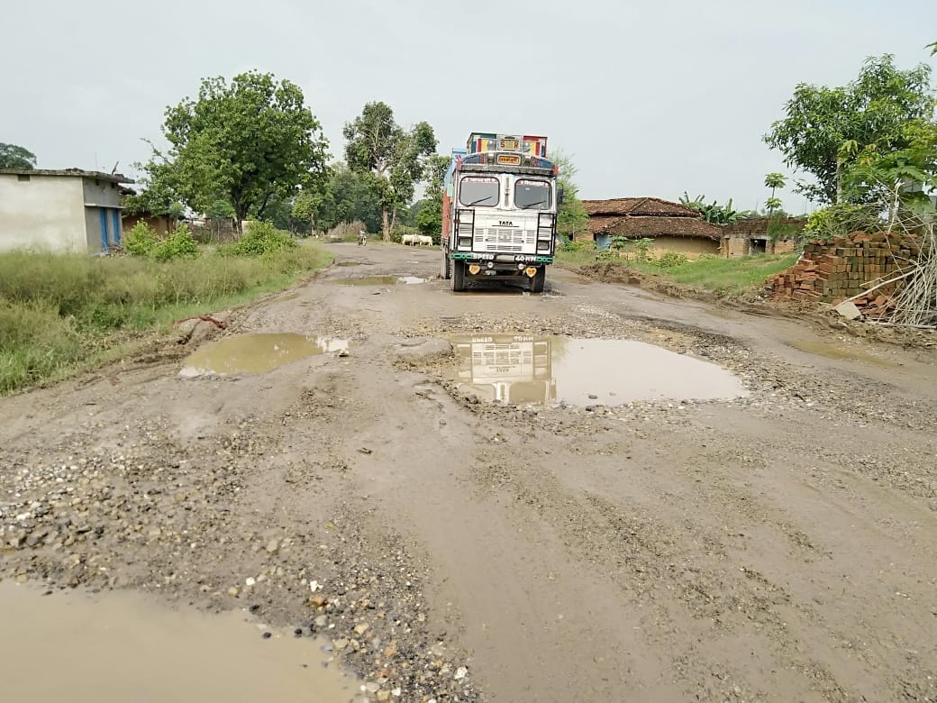 Pits up to 14 km on the Rewa-Ranchi National State Road
