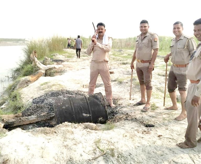 800 hundred letre lahan destroied by police and aabkari department