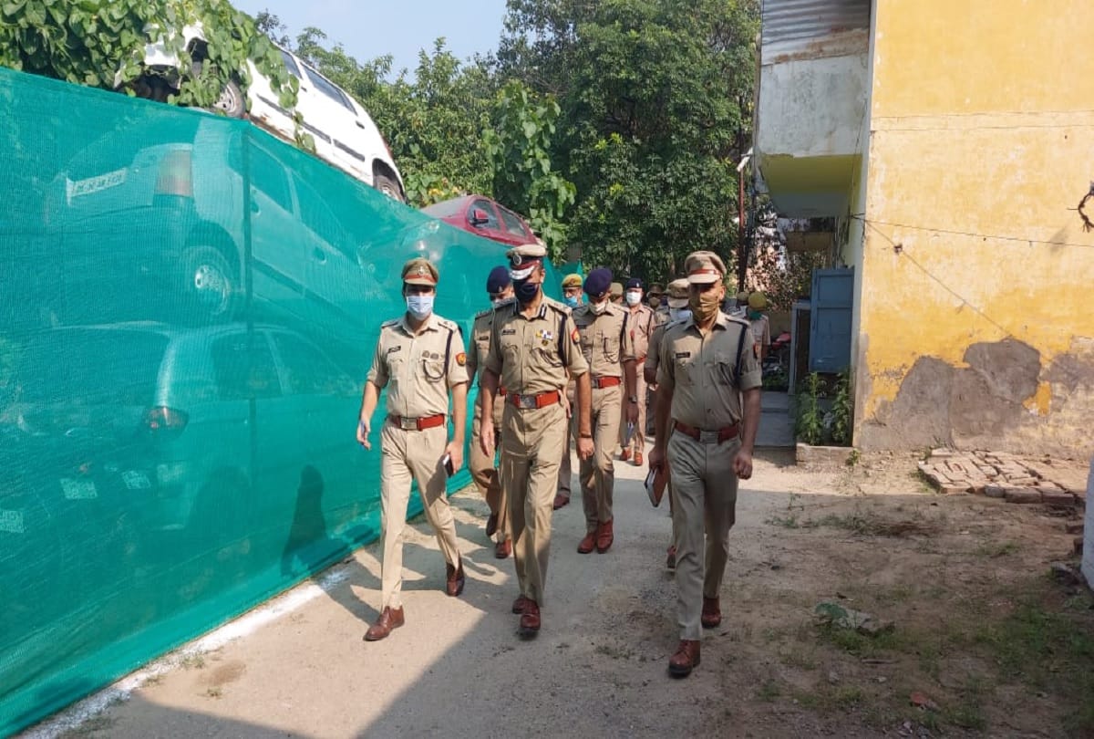 Three sub inspectors of Muradnagar PS could not operate pistol before ADG