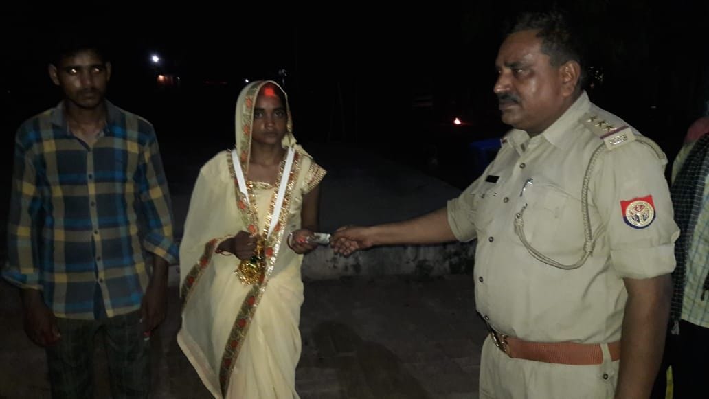 Pratapgarh: Lover couple got married in police station premises