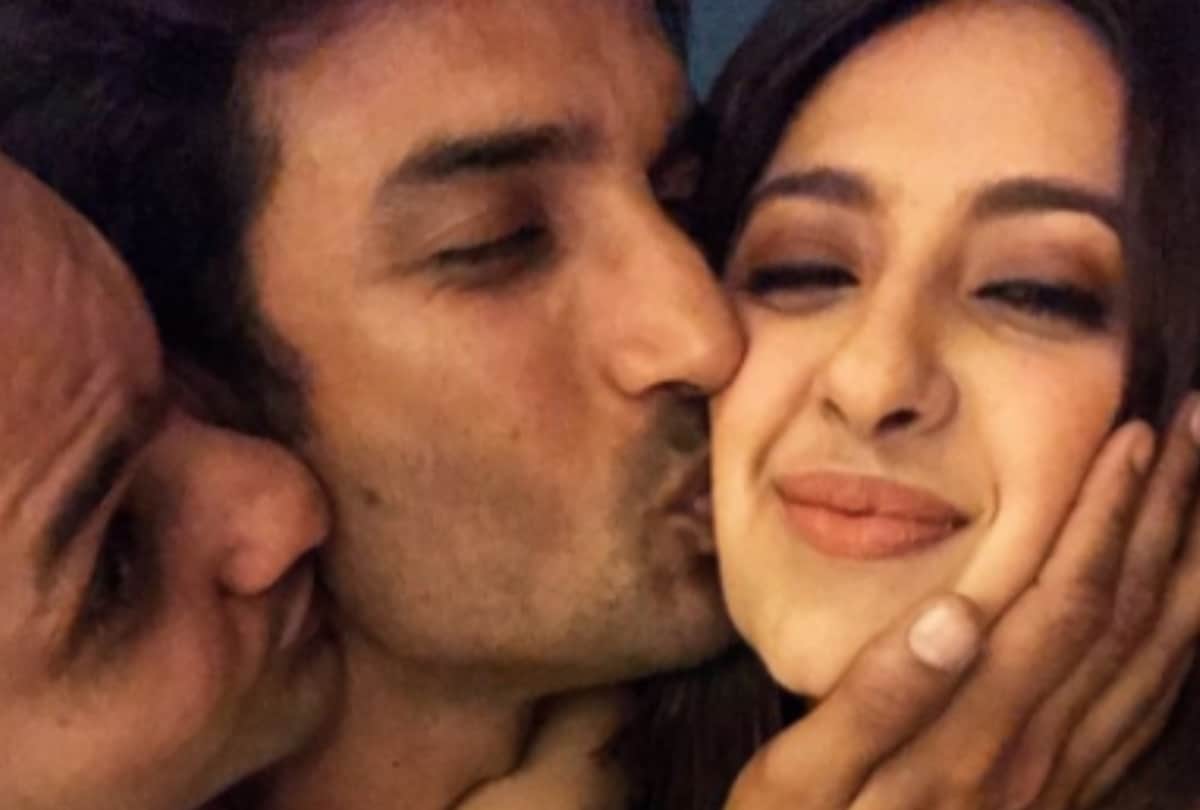 Sushant Singh Rajput with Alia Bhatt friend Akansha Ranjan Kapoor throwback pictures viral
