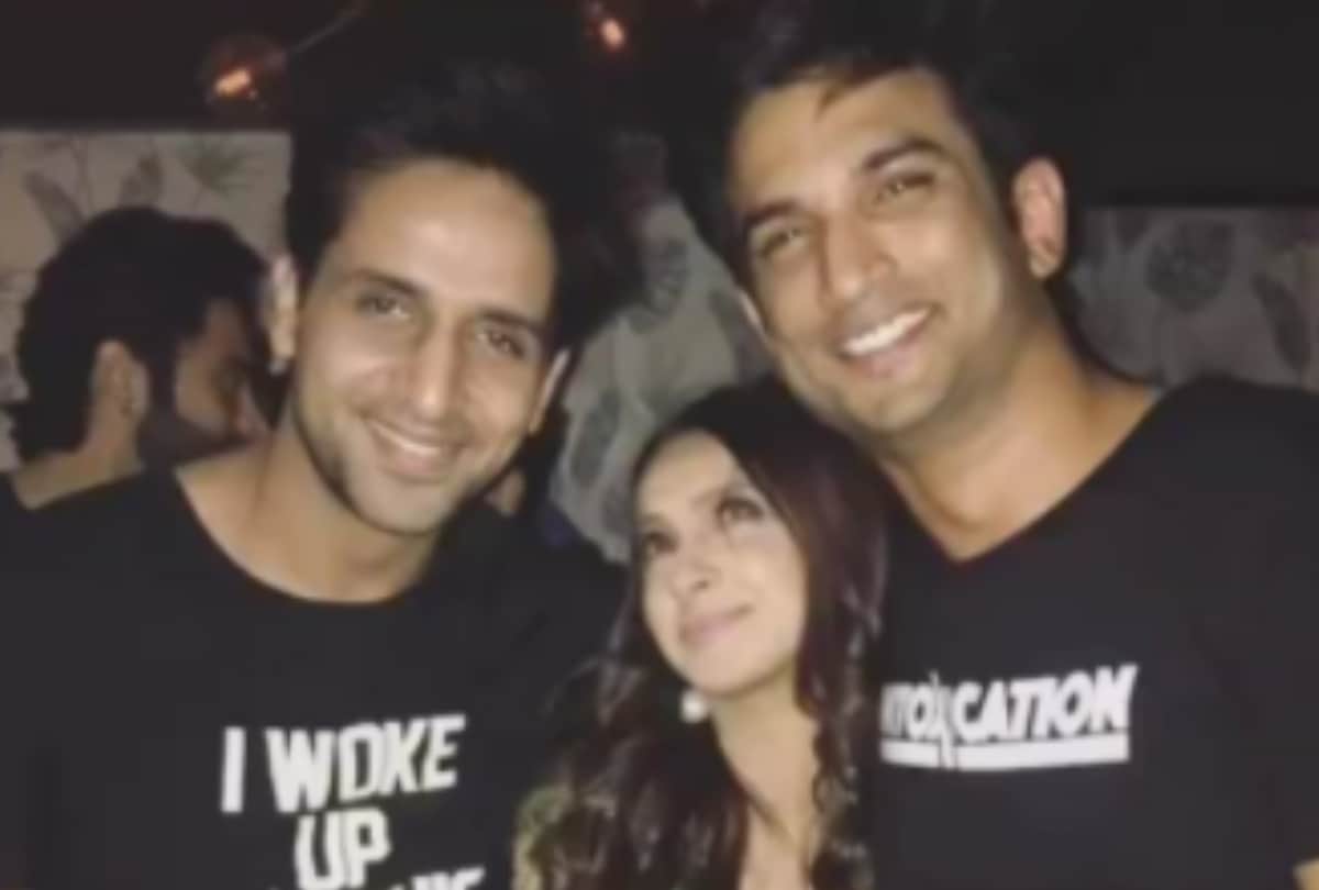 Sushant Singh Rajput with Alia Bhatt friend Akansha Ranjan Kapoor throwback pictures viral