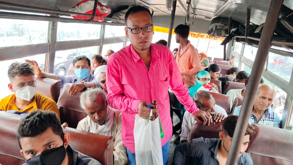 corona in bus, no mask, firozabad