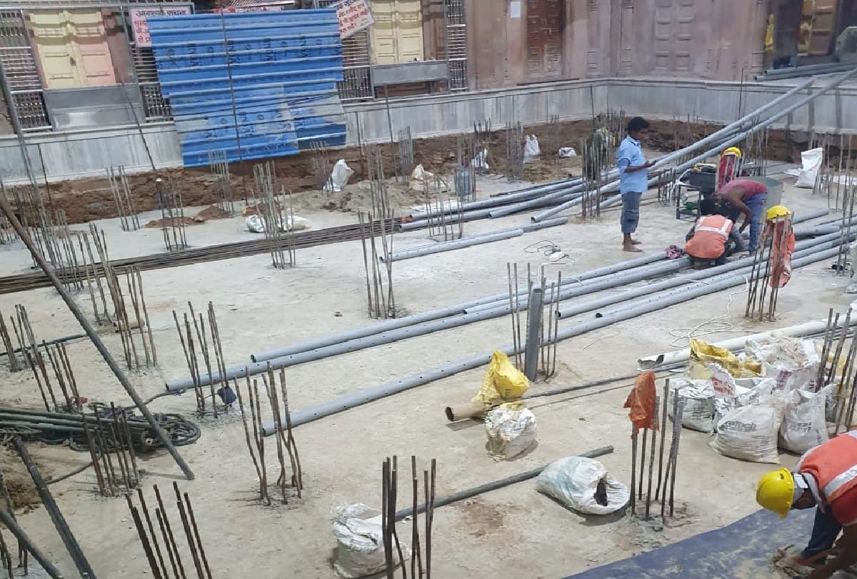 renovation work in banke bihari temple vrindavan under joint supervision of IIT Delhi and ASI