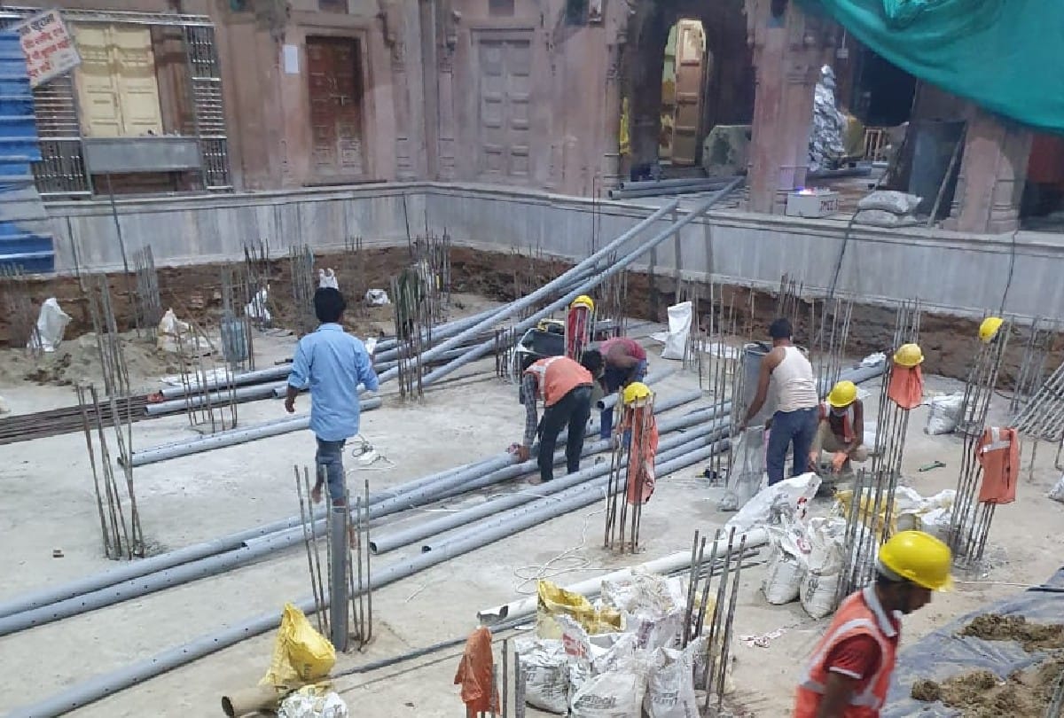 renovation work in banke bihari temple vrindavan under joint supervision of IIT Delhi and ASI