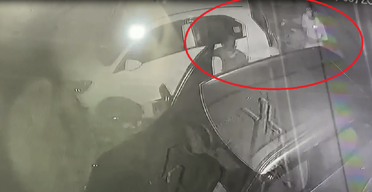 Car theft from outside of house cctv capture incident in varanasi