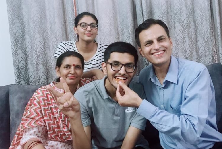 Chandigarh News in Hindi: Interview of JEE Mains topper students