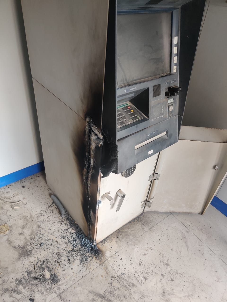 Attempt to cut ATM with gas cutter again