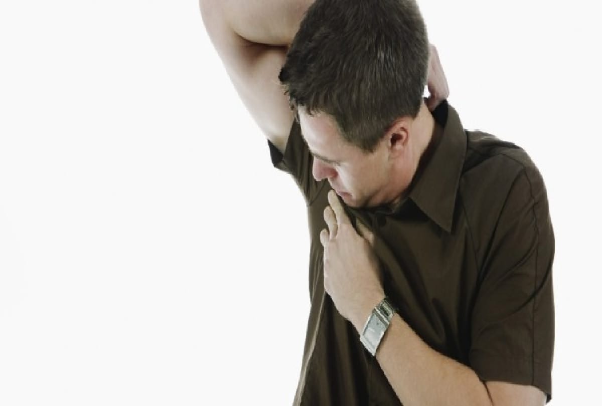 easy tips to remove clothes smell in hindi