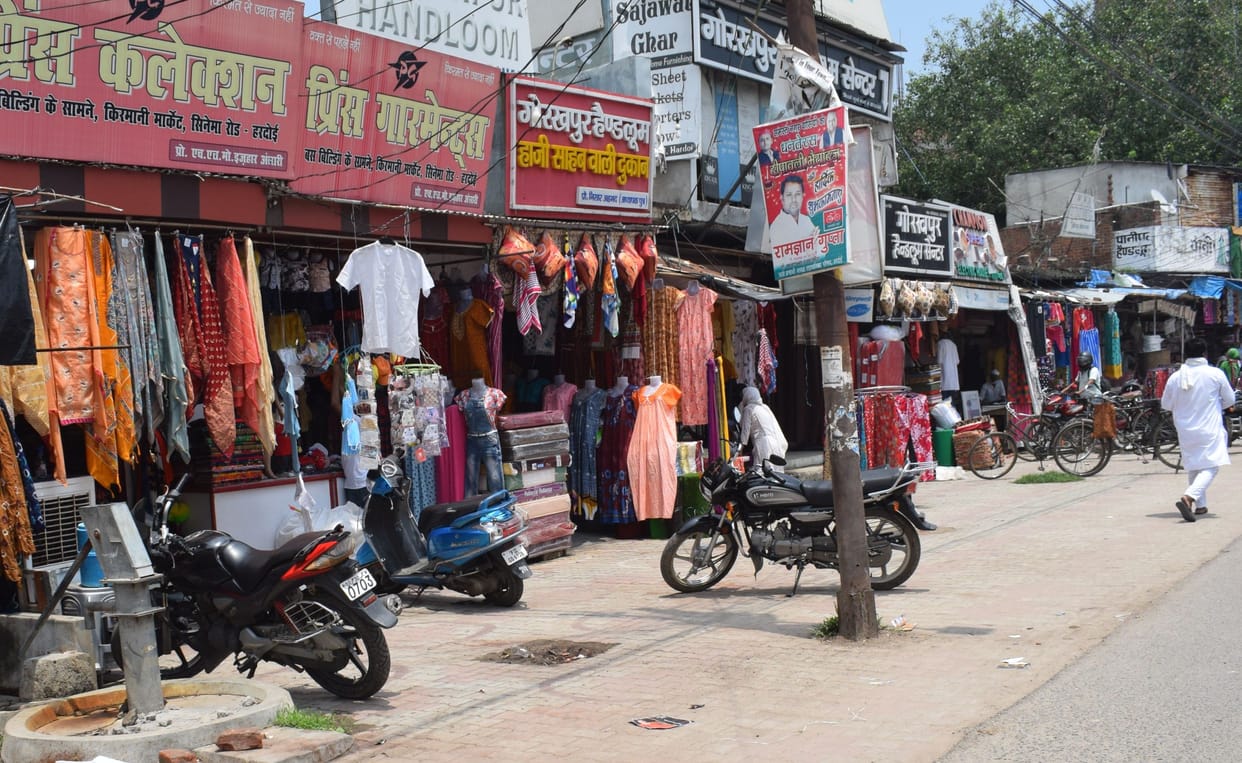 mrcket open on sundey, weelkly bandi on tuesday