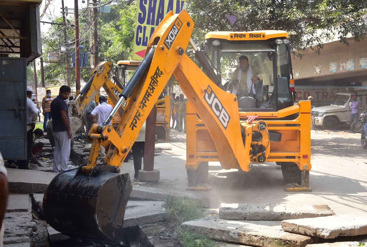 Former councilor clashed with Assistant Municipal Commissioner for removal of illegal possession